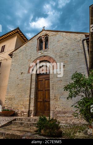 Spello conserve les signes de sa longue histoire : romaine, Lombard, des papes et des seigneurs. Il y a de nombreux vestiges de l'époque romaine quand Spello, ou plutôt Banque D'Images