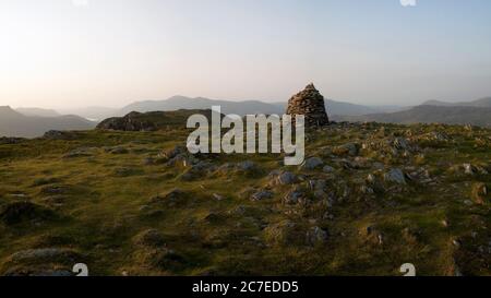 Skiddaw depuis le sommet de High Spy au coucher du soleil, dans le Lake District, Royaume-Uni Banque D'Images