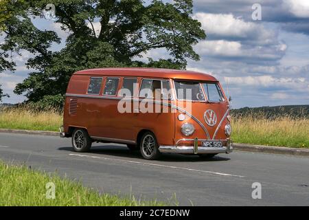 1966 LCV restauré Orange écran divisé VW Caravan de moteur; Banque D'Images