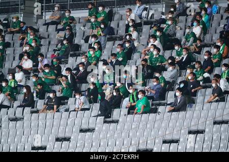 Tokyo, Japon. 15 juillet 2020. Tokyo Verdy fans (Verdy) football : 2020 J2 match de ligue entre Tokyo Verdy 4-2 Ventforet Kofu au stade Ajinomoto à Tokyo, Japon . Crédit: Naoki Nishimura/AFLO SPORT/Alay Live News Banque D'Images