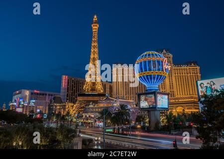 LAS VEGAS, ÉTATS-UNIS - 01 août 2018 : ville de Las Vegas, feu et circulation Banque D'Images