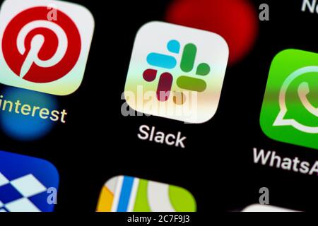 Icône Slack, application de productivité, icônes d'application sur un écran de téléphone mobile, iPhone, smartphone, gros plan Banque D'Images