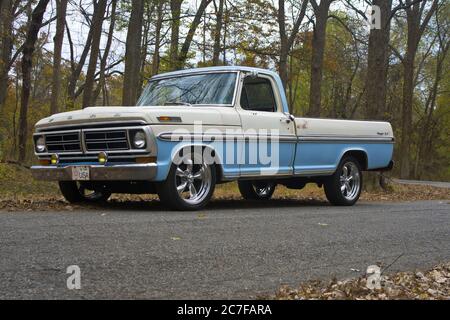 WANYE, ÉTATS-UNIS - 06 novembre 2019 : voiture de pick-up Ford f100 des années 70 photo Automotive Banque D'Images