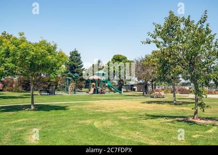 Santa Maria, Californie/États-Unis - 16 juillet 2020 Rice Park dans le centre-ville de Santa Maria, Californie. Le parc de quartier de plus de trois hectares comprend un terrain de jeu pour le Banque D'Images