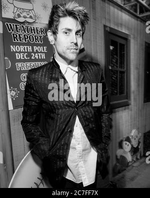 Portrait exclusif de la chanteuse Davey Havok de l'AFI backstageat le KROQ 2008 presque acoustique nuit de Noël 2 à l'amphithéâtre Gibson à Los Angeles. Crédit : Jared Milgrim/accès photo Banque D'Images