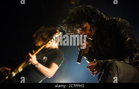 (G-D) Mikey Way, Gerard Way of My Chemical Romance, qui se produit à l'amphithéâtre Verizon Wireless à Irvine. Crédit : Jared Milgrim/accès photo Banque D'Images