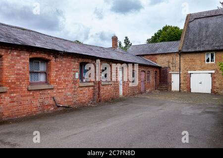 Anciens bâtiments en briques utilisés par le conseil à Abington Park, Northampton, Angleterre, Royaume-Uni. Banque D'Images