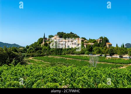 Village de Suzette dans le Vaucluse en Provence en été en France Banque D'Images