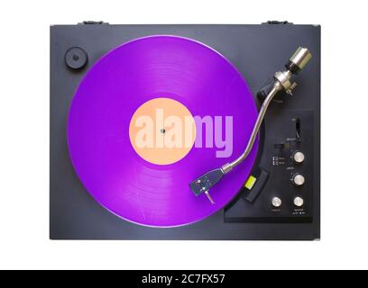 Platine vintage avec disque vinyle violet, isolé sur fond blanc Banque D'Images