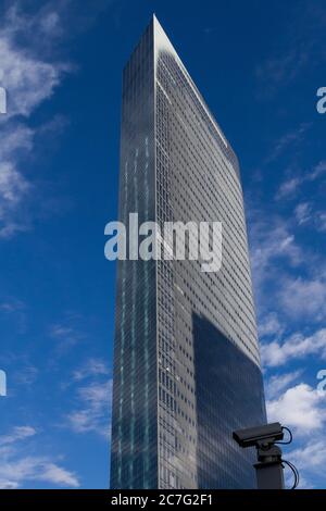 Le bâtiment de la société Dentsu à Shiodome, Shimbashi, Tokyo, Japon. Banque D'Images