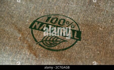 timbre naturel 100 % imprimé sur sac de lin. Écologie, bio-alimentation, bio et alimentation saine concept. Banque D'Images