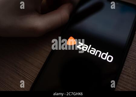 Logo Zalando Shop sur l'écran du smartphone Banque D'Images