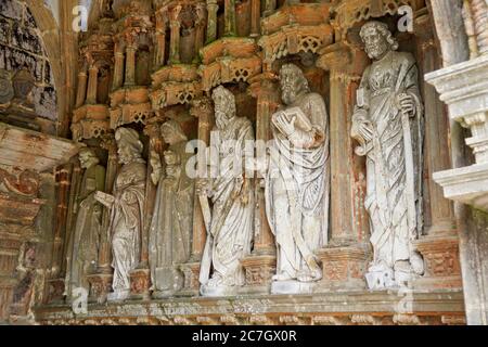 Les statues de Saint dans la paroisse de Guimiliau ferment l'église en Bretagne France Banque D'Images