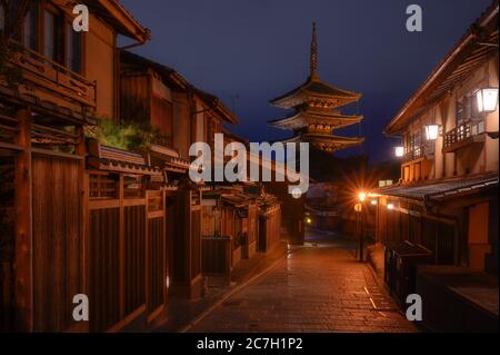 Temple Hokan-Ji, pagode Hokan dans la rue traditionnelle de Yasaka à Kyoto, Japon Banque D'Images