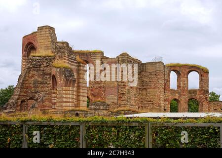 Thermes romains impériaux, ruines, Kaiserthermen, briques caractéristiques parmi la pierre design, 3e-4e siècle; site de l'UNESCO; ancienne, Europe, Trèves, Allemagne Banque D'Images