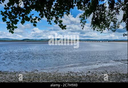 Le viaduc de Kent traversant la rivière Kent à Arnside, Cumbria Banque D'Images