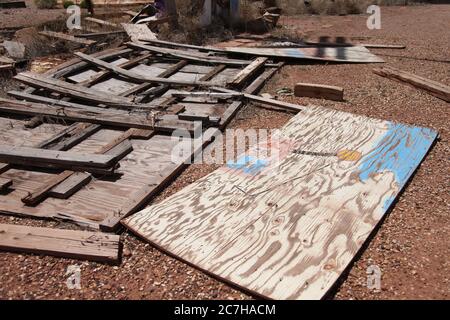 Les ruines de la plus longue carte du monde de la route historique 66 se trouvent en pourriture sur le sol du désert de Meteor City Trading Post, Arizona, Amérique, USA - 2015 Banque D'Images