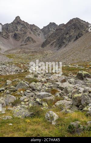 Europe, Autriche, Tyrol, Alpes de l'Ötztal, Pitztal, Piösmes, Rüsselsheimer Hütte, vue depuis le Rüsselsheimer Hütte sur la crête du violon avec Ampferkogel et Weißmaurachkopf Banque D'Images