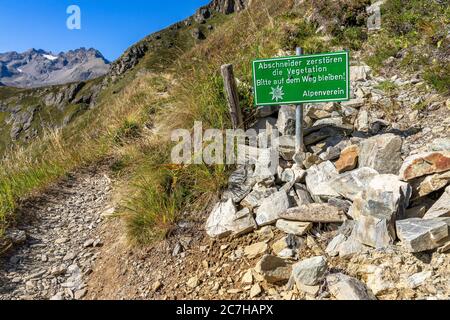 Europe, Autriche, Tyrol, Alpes de l'Ötztal, Pitztal, Piösmes, Rüsselsheimer Hütte, signe sur le chemin jusqu'à la Rüsselsheimer Hütte Banque D'Images