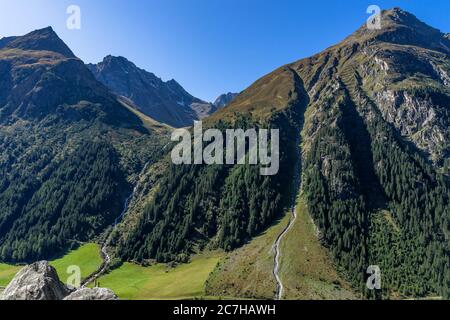 Europe, Autriche, Tyrol, Alpes de l'Ötztal, Pitztal, Piösmes, Rüsselsheimer Hütte, vue sur la vallée de Plangeroß et les sommets environnants Banque D'Images