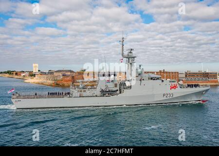 Le navire de patrouille offshore HMS Tamar (P233) du lot 2 de la Royal Navy (classe River) à Portsmouth (Royaume-Uni) le 17 juillet 2020. Banque D'Images