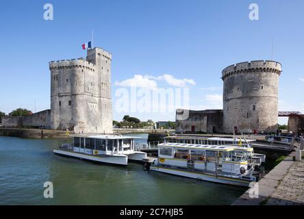 Port et tours Saint Nicolas et de la chaine, la Rochelle Banque D'Images