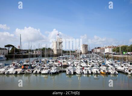 Port et tours Saint Nicolas et de la chaine, la Rochelle Banque D'Images