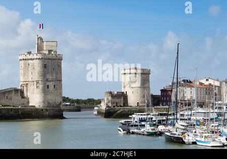 Port et tours Saint Nicolas et de la chaine, la Rochelle Banque D'Images