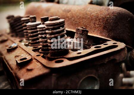 Composants de l'ancien moteur 4 cylindres démonté. Banque D'Images