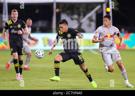 Orlando, Floride, États-Unis. 16 juillet 2020. 16 juillet 2020: Le milieu de terrain de Columbus Crew Lucas ZELARRAYAN (10) attaque le ballon pendant le tournoi MLS is Back Columbus Crew SC vs New York Red Bulls match à ESPN Wide World of Sports Complex à Orlando, FL le 16 juillet 2020. Crédit : Cory Knowlton/ZUMA Wire/Alay Live News Banque D'Images