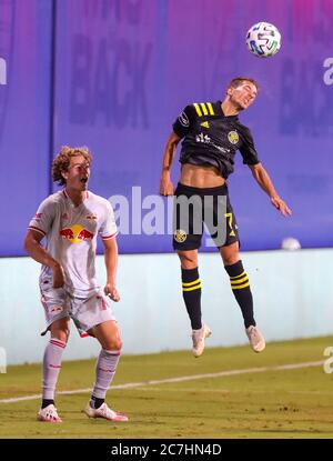 Orlando, Floride, États-Unis. 16 juillet 2020. 16 juillet 2020 : le candidat de Columbus Crew PEDRO SANTOS (7) obtient un titre lors du tournoi MLS is Back Columbus Crew SC vs New York Red Bulls Match au complexe sportif ESPN Wide World of Sports à Orlando, FL, le 16 juillet 2020. Crédit : Cory Knowlton/ZUMA Wire/Alay Live News Banque D'Images
