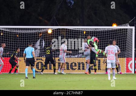 Orlando, Floride, États-Unis. 16 juillet 2020. 16 juillet 2020 : la SALLE ELOY du gardien de but de l'équipe de Columbus (1) fait une économie lors du tournoi MLS is Back Columbus Crew SC vs New York Red Bulls Match au complexe sportif ESPN Wide World of Sports à Orlando, FL, le 16 juillet 2020. Crédit : Cory Knowlton/ZUMA Wire/Alay Live News Banque D'Images
