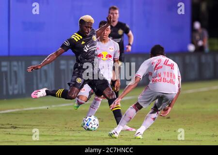 Orlando, Floride, États-Unis. 16 juillet 2020. 16 juillet 2020 : Columbus Crew avance GYASI ZERDES (11) fait un passage pendant le tournoi MLS is Back Columbus Crew SC vs New York Red Bulls match à ESPN Wide World of Sports Complex à Orlando, FL le 16 juillet 2020. Crédit : Cory Knowlton/ZUMA Wire/Alay Live News Banque D'Images