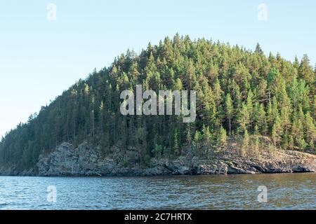 Lac Ladoga avec remblai de pierre à Sortavala Banque D'Images