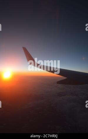 Ryanair Boeing 737 -800 survole la mer Baltique pendant un vol régulier entre l'aéroport de Prague-Ruzyne et Skavsta, en Suède. Ryanair exploite une flotte de plus de 450 Boeing de la série 737-800 Banque D'Images