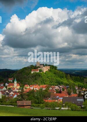 Falkenstein avec château, Bavarois forêt, Bavière, Allemagne Banque D'Images