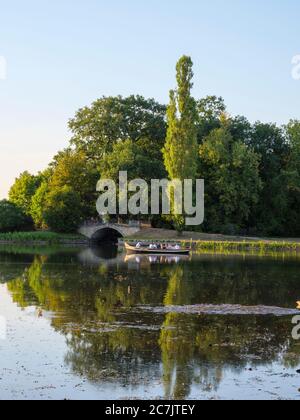 Parc Wörlitzer, Kahn, Garden Kingdom of Dessau-Wörlitz, patrimoine mondial de l'UNESCO, Saxe-Anhalt, Allemagne Banque D'Images