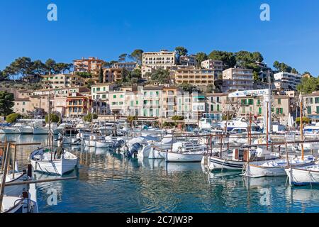 Bateaux de pêche dans le port de Port de Sóller, île de Majorque, Banque D'Images