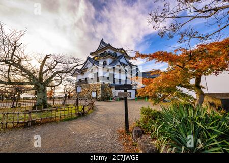 Magnifique ciel au château de Hikone, le château de Hikone est l'un des 12 châteaux originaux au Japon - Préfecture de Shiga. Banque D'Images