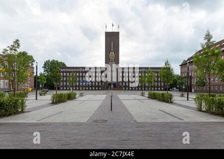 Rathausplatz, drapeau, hôtel de ville, administration de la ville, Wilhelmshaven, Basse-Saxe, Banque D'Images