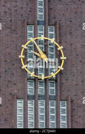 L'horloge de la tour de l'hôtel de ville montre cinq à dix, détail, image d'icône, Wilhelmshaven, Basse-Saxe, Banque D'Images