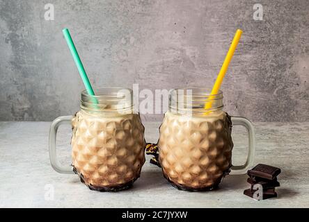 Simple crème glacée au chocolat milkshakes avec café Banque D'Images