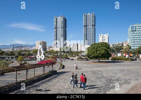 Vue de l'auditorium au Torres de Santa Cruz, deux bâtiments semblables de haute élévation (120 m) par l'architecte Julián Valladares Hernández, Santa Cruz de Tenerife, Tenerife, Iles Canaries, Espagne Banque D'Images