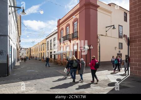 Personnes marchant dans la zone piétonne Calle Obispo Rey Redondo, San Cristobal de la Laguna, Tenerife, Iles Canaries, Espagne Banque D'Images