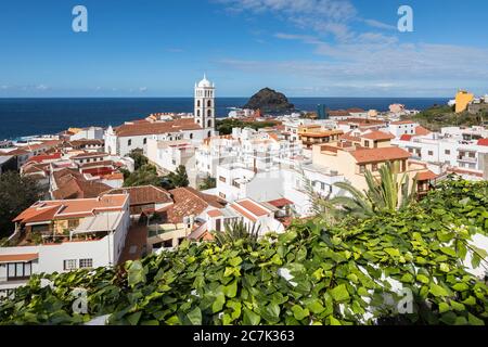 Vue sur Garachico avec l'église Santa Ana sur l'océan Atlantique, Tenerife, îles Canaries, Espagne Banque D'Images