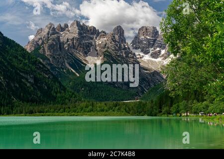 Paysage de haute montagne à Dürrensee, Lago di Landro avec Monte Cristallo en arrière-plan, Sesto Dolomites, Tyrol du Sud, Belluno, Italie Banque D'Images