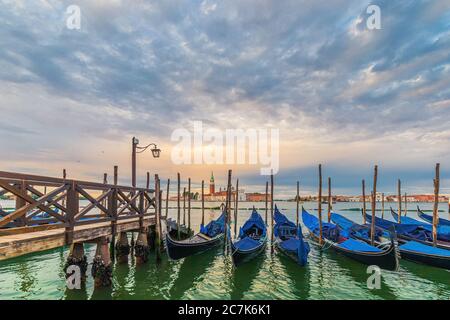 Riva Degli Schiavoni surplombant San Giorgio Maggiore Banque D'Images