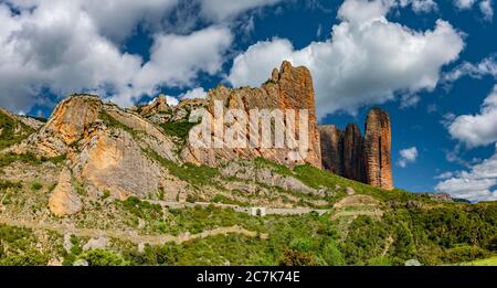 Formation rocheuse de Mallos de Riglos à Aragon, Espagne Banque D'Images