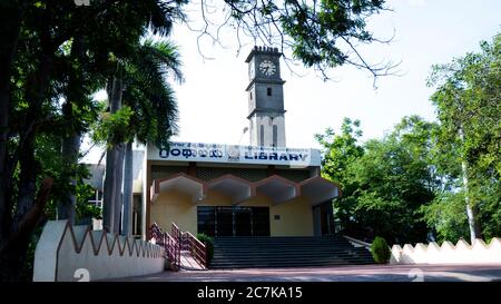 Kalaburagi, Karnataka/Inde-juin 07 2020 : la bibliothèque de l'Université Gulbarga a créé en 1980 un centre de connaissances Banque D'Images