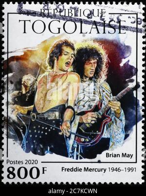 Freddy Mercury et Brian May en concert sur timbre-poste Banque D'Images